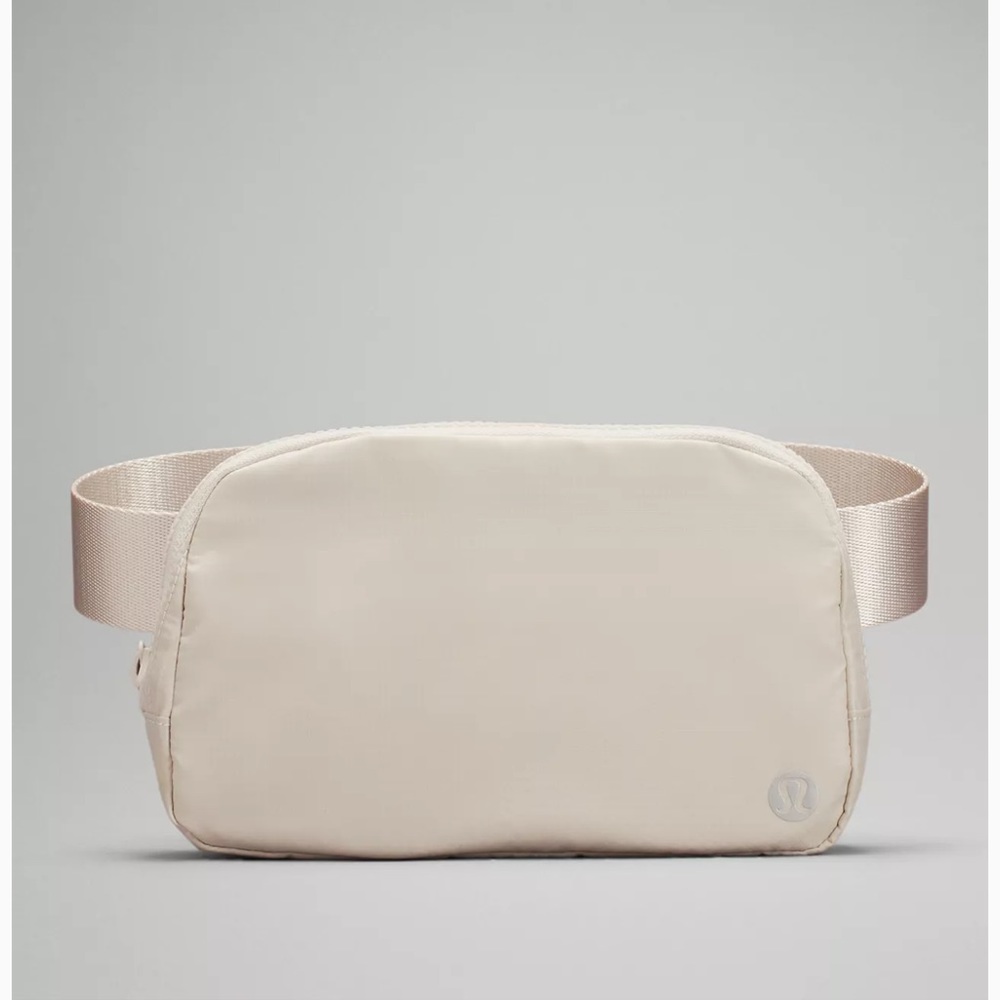 Lululemon Everywhere belt bag Opal White